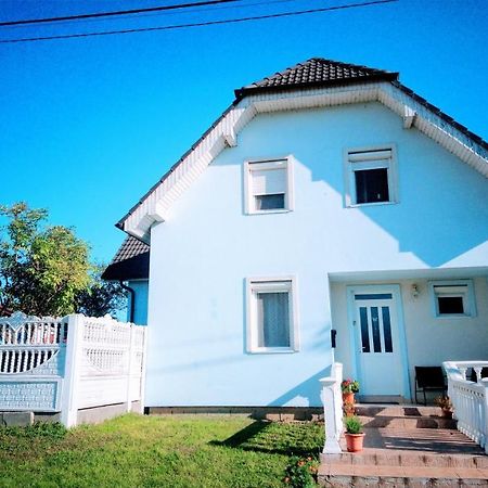 Vila Nela Podhájska エクステリア 写真